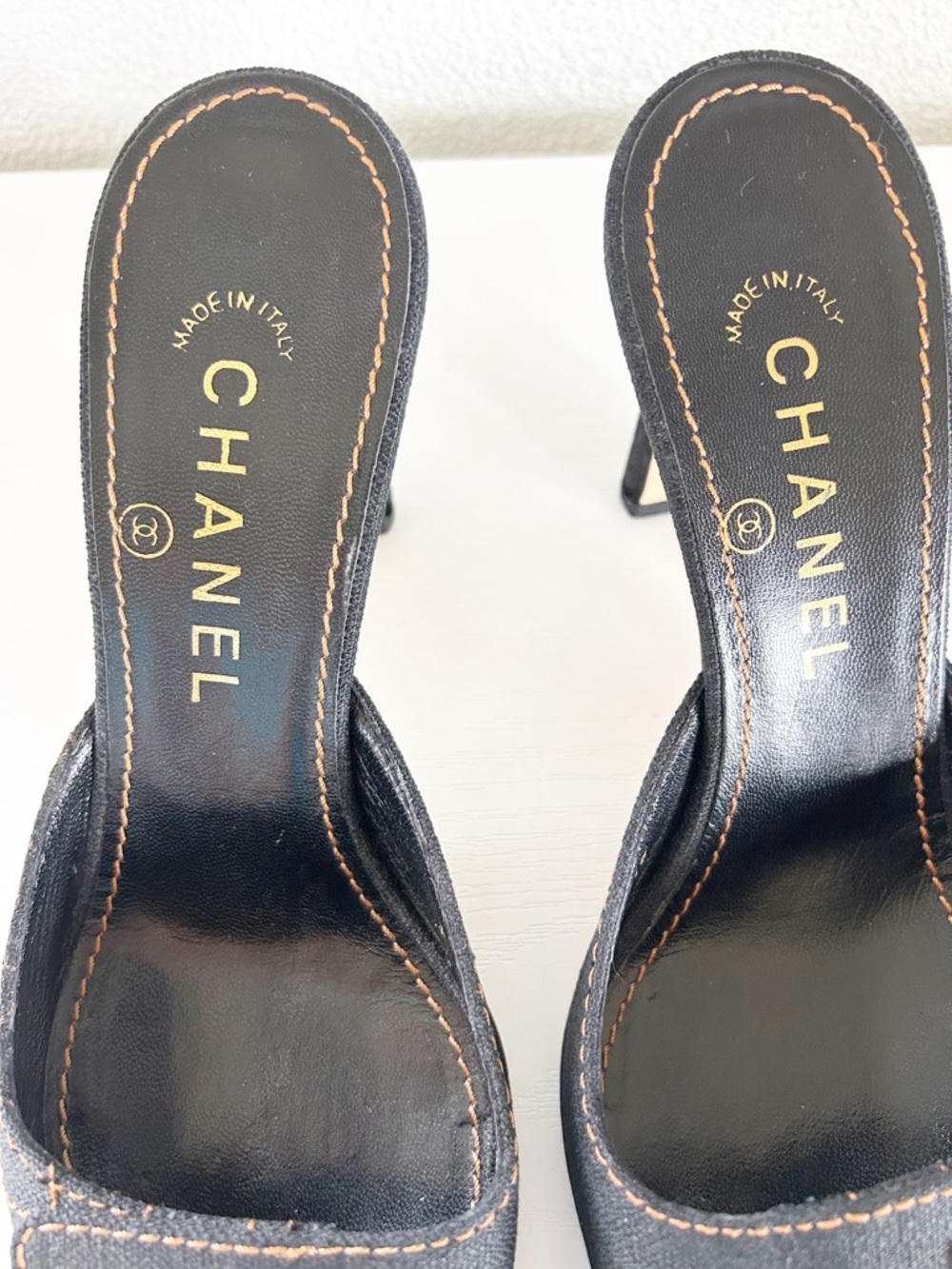 Chanel Vintage Dark Denim Turnlock Quilted Mule Heels Size EU 38.5 - Picture 11 of 13